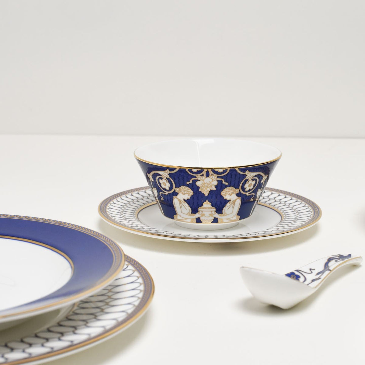 Renaissance Gold 8 Piece Dinnerware Set