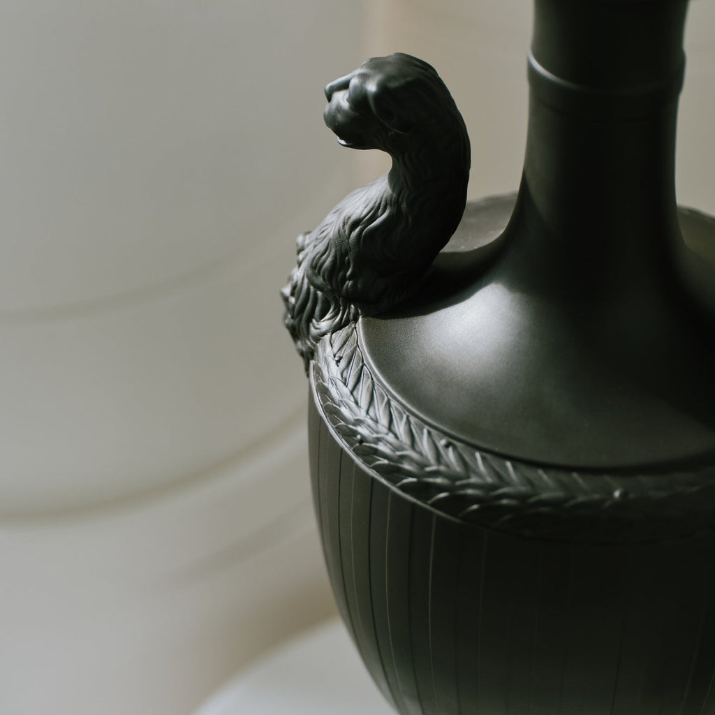 Panther Vase Black