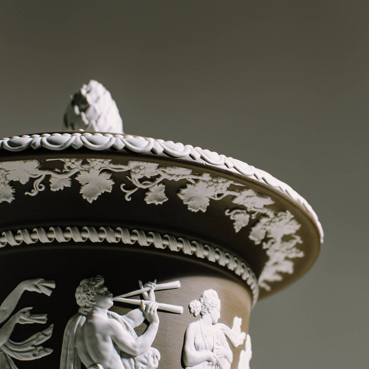 Borghese Vase Marsh Green